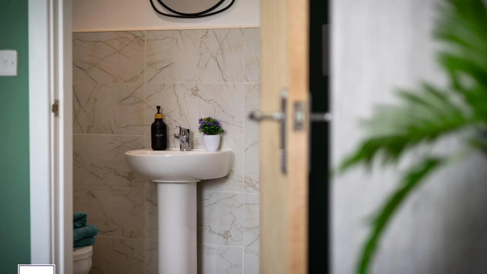 Alt-Stay Lofthouse, Wakefield M1 & M62 - Contractors - 4X En-Suite - Fast Fibre Wi-Fi - Long Stays 0*,